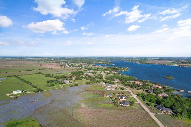 8 Hunter Pass, Waxahachie, TX 75165