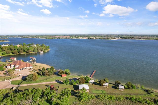 8 Hunter Pass, Waxahachie, TX 75165