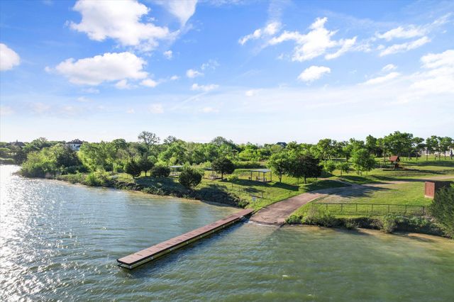 8 Hunter Pass, Waxahachie, TX 75165