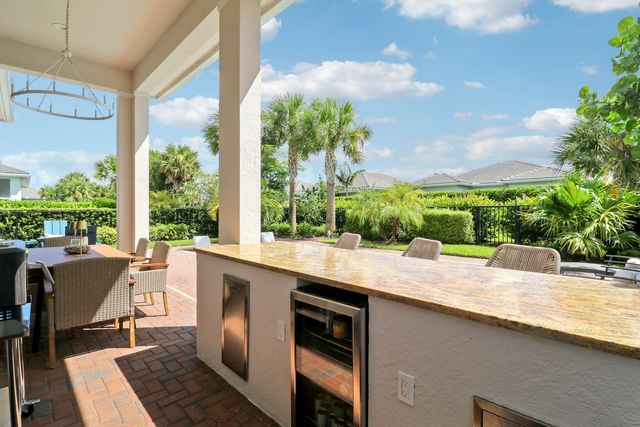 9952 REGENCY Way, Palm Beach Gardens, FL 33412
