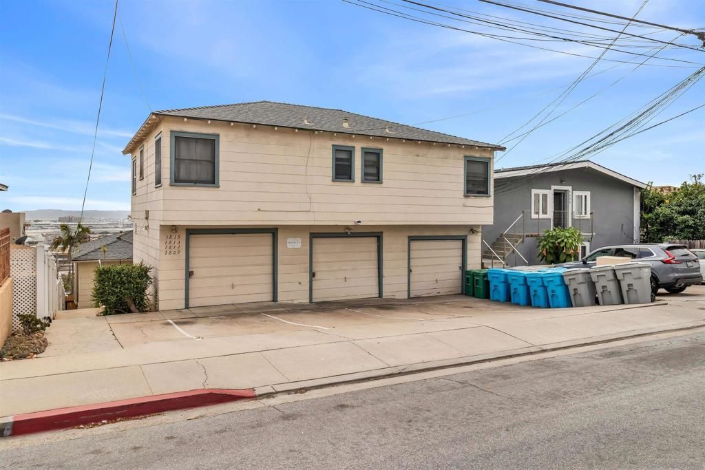 Image 1 of property listing at 15 Linwood Street, San Diego, CA 92110