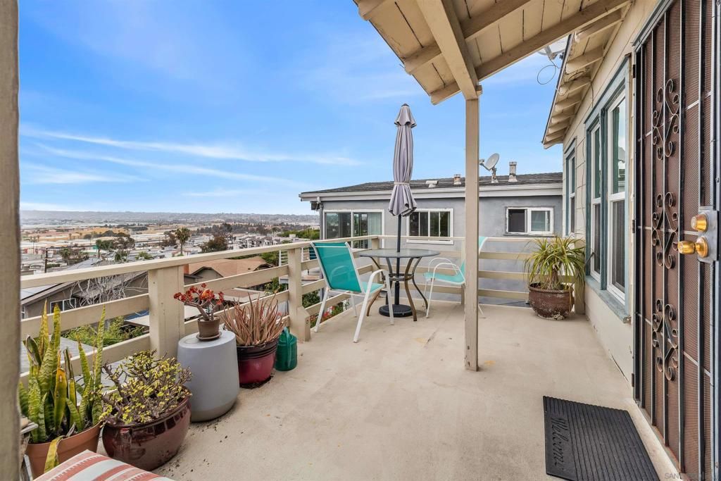 Image 6 of property listing at 15-1809 Linwood Street, San Diego, CA 92110