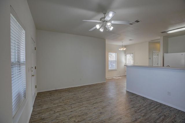 1102 E 3rd ST, Georgetown, TX 78626