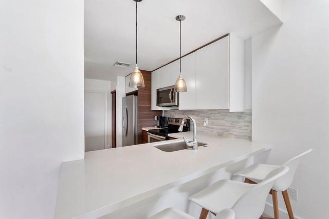 7508 La Paz Boulevard 304, Boca Raton, FL 33433