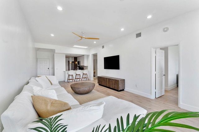 7508 La Paz Boulevard 304, Boca Raton, FL 33433