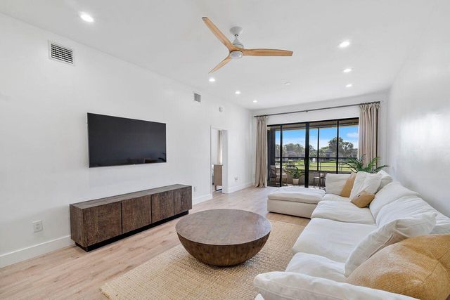 7508 La Paz Boulevard 304, Boca Raton, FL 33433