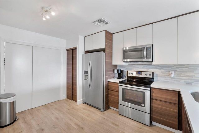 7508 La Paz Boulevard 304, Boca Raton, FL 33433