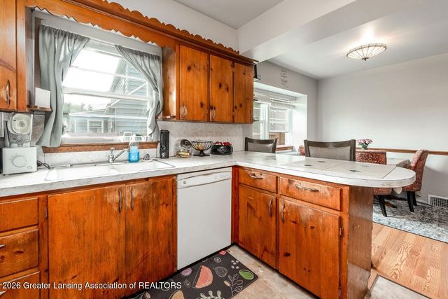 2115 W Hillsdale Street, Lansing, MI 48915