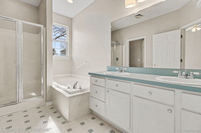 57677 Dakota Drive, Lyon Charter Township, MI 48165