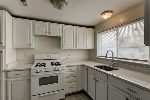 6020 Mayfair Street, Taylor, MI 48180