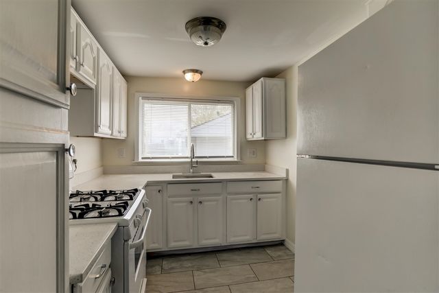 6020 Mayfair Street, Taylor, MI 48180