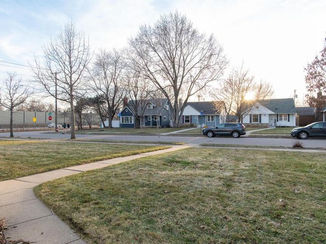 6133 Russell Avenue S, Minneapolis, MN 55410