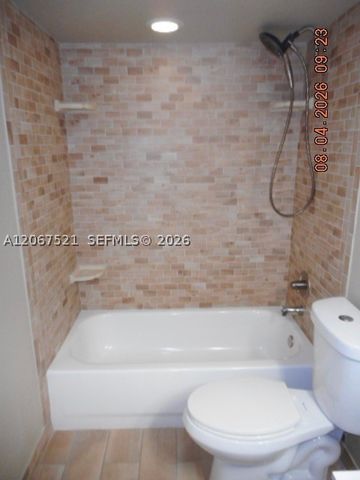 4800 Bayview Dr 802, Fort Lauderdale, FL 33308