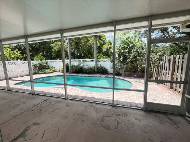 10854 Limeberry Dr, Cooper City, FL 33026