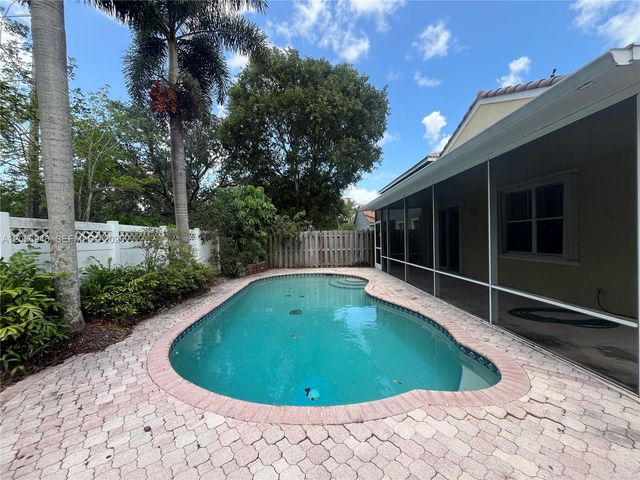 10854 Limeberry Dr, Cooper City, FL 33026