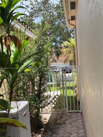 10854 Limeberry Dr, Cooper City, FL 33026