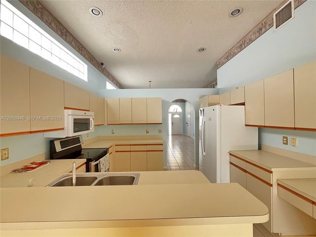 10854 Limeberry Dr, Cooper City, FL 33026