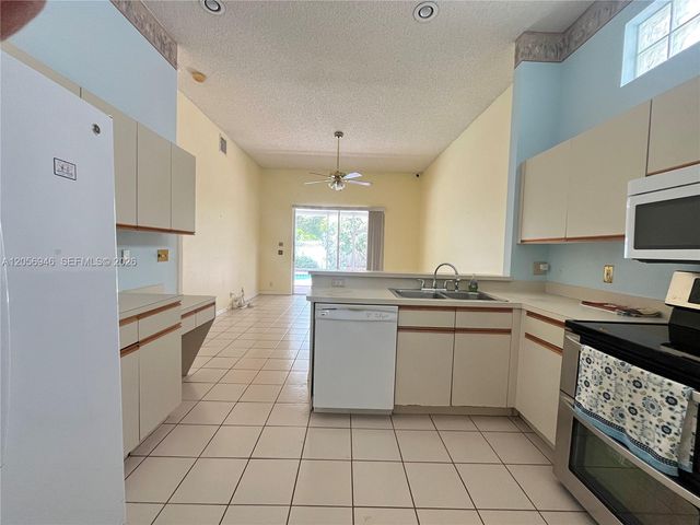 10854 Limeberry Dr, Cooper City, FL 33026