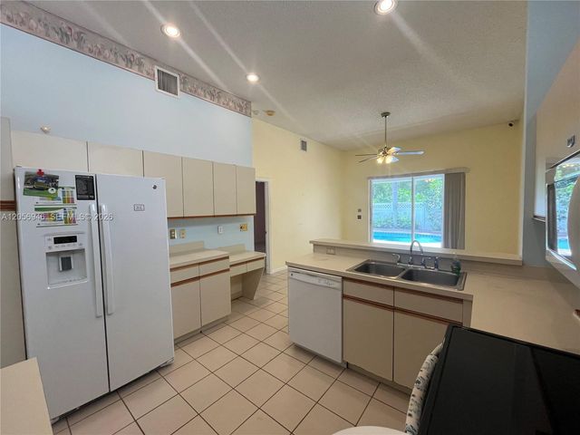 10854 Limeberry Dr, Cooper City, FL 33026