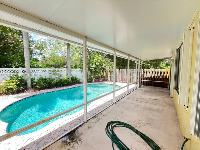 10854 Limeberry Dr, Cooper City, FL 33026