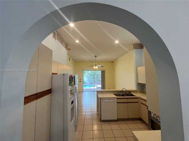 10854 Limeberry Dr, Cooper City, FL 33026