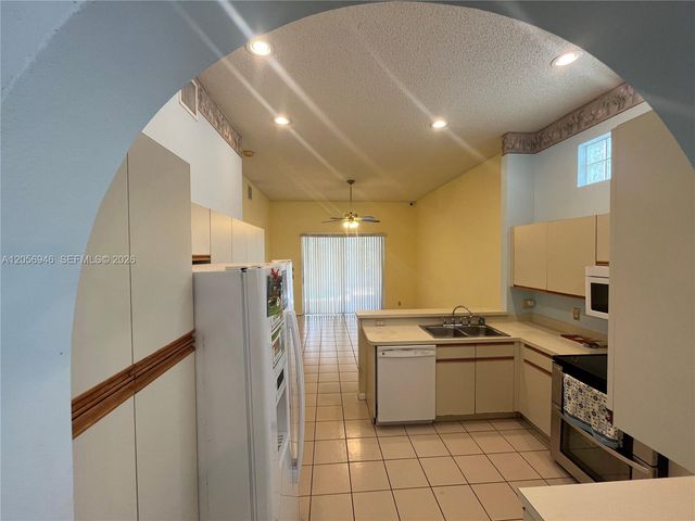 10854 Limeberry Dr, Cooper City, FL 33026