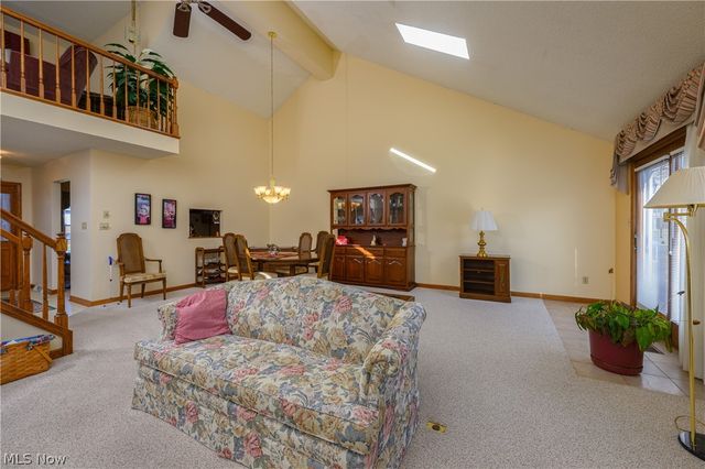1358 S Azalea Boulevard, Barberton, OH 44203