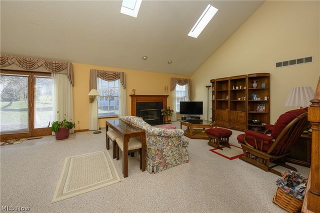 1358 S Azalea Boulevard, Barberton, OH 44203