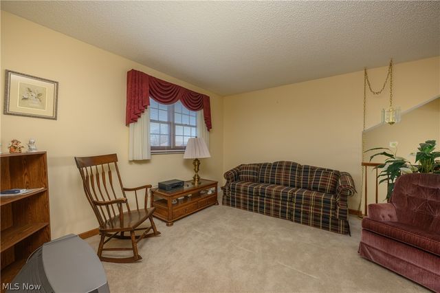 1358 S Azalea Boulevard, Barberton, OH 44203