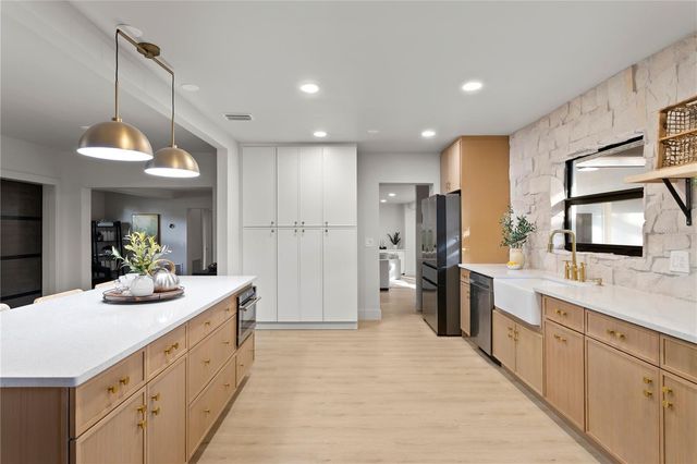 4504 W LAMB AVENUE, Tampa, FL 33629