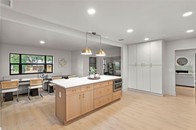 4504 W LAMB AVENUE, Tampa, FL 33629