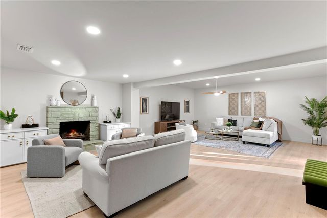 4504 W LAMB AVENUE, Tampa, FL 33629