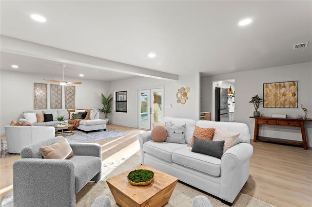 4504 W LAMB AVENUE, Tampa, FL 33629