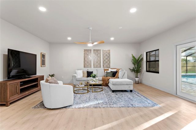 4504 W LAMB AVENUE, Tampa, FL 33629