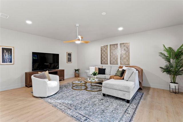 4504 W LAMB AVENUE, Tampa, FL 33629