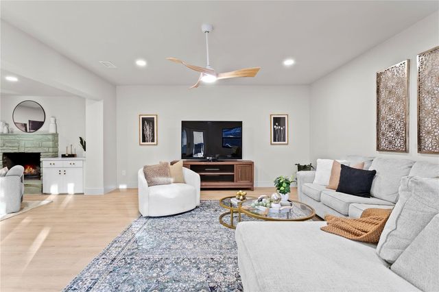 4504 W LAMB AVENUE, Tampa, FL 33629