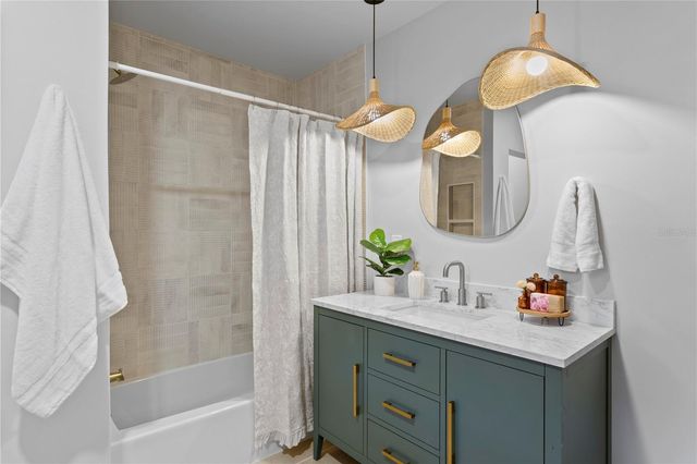 4504 W LAMB AVENUE, Tampa, FL 33629