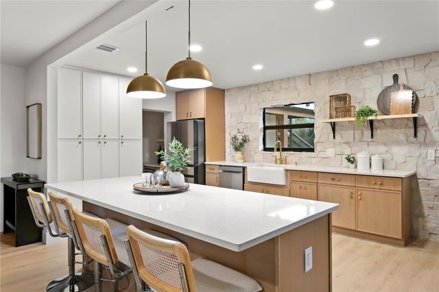 4504 W LAMB AVENUE, Tampa, FL 33629