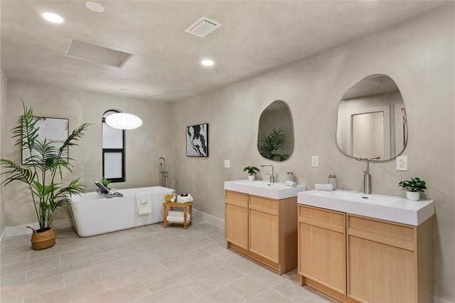 4504 W LAMB AVENUE, Tampa, FL 33629