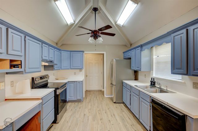 5800 Pampus Lane, Bossier City, LA 71112