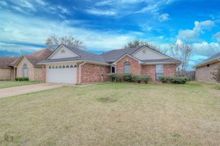 5800 Pampus Lane, Bossier City, LA 71112