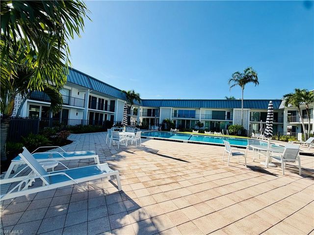 333 Harbour DR 212, Naples, FL 34103