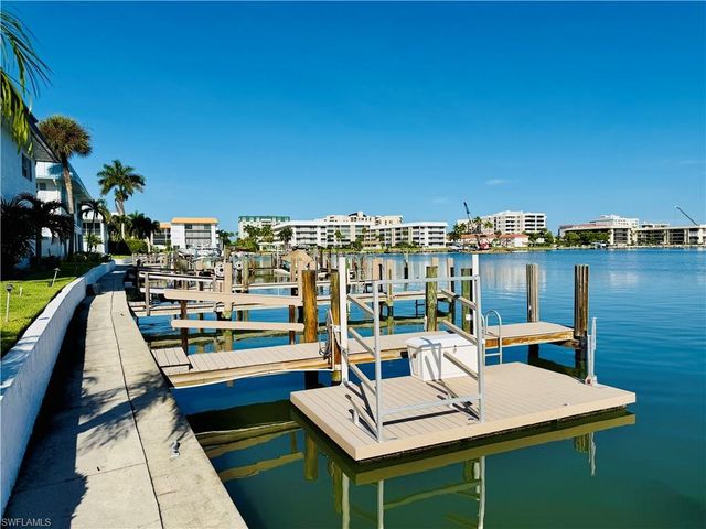333 Harbour DR 212, Naples, FL 34103