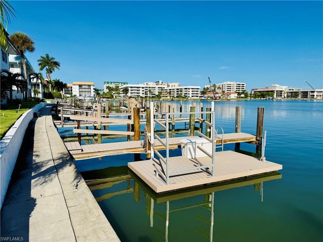 333 Harbour DR 212, Naples, FL 34103