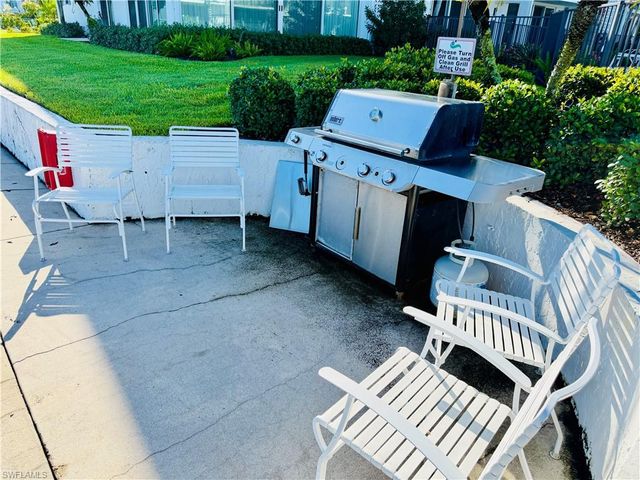 333 Harbour DR 212, Naples, FL 34103