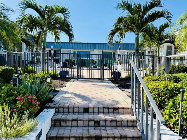 333 Harbour DR 212, Naples, FL 34103