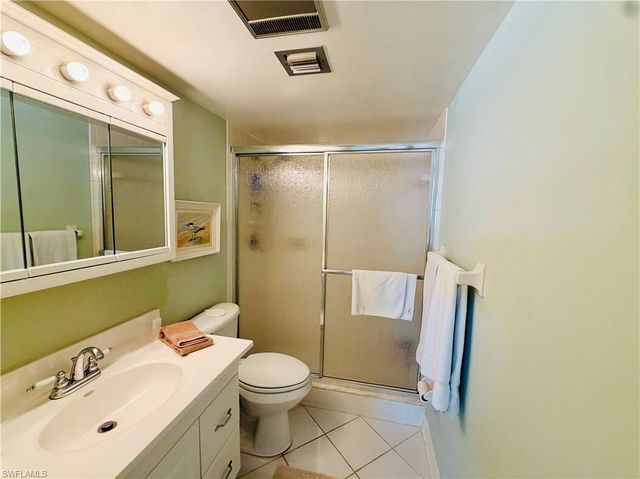 333 Harbour DR 212, Naples, FL 34103