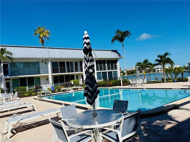 333 Harbour DR 212, Naples, FL 34103
