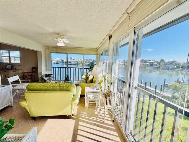 333 Harbour DR 212, Naples, FL 34103
