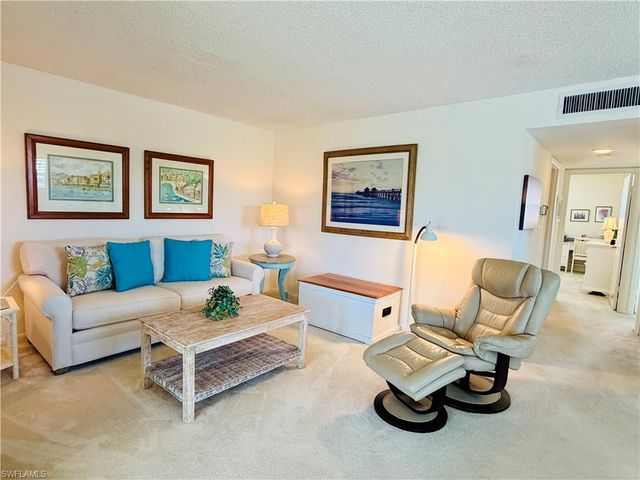 333 Harbour DR 212, Naples, FL 34103
